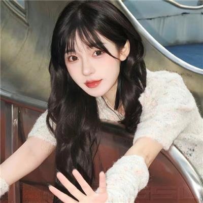 我罩袍下的口红